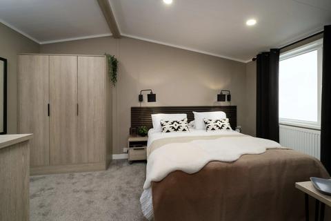 2 bedroom mobile home for sale, Dobbs Weir Caravan Park , Essex Road