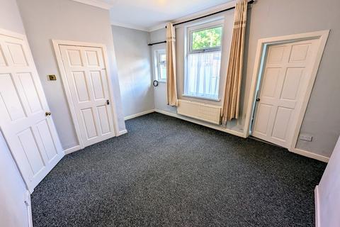 3 bedroom terraced house to rent, Cambridge Road, Newport,