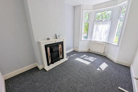 3 bedroom terraced house to rent, Cambridge Road, Newport,