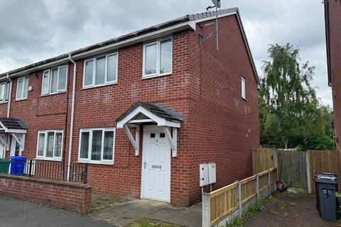 3 bedroom semi-detached house to rent, Kittybert Avenue, Gorton, Manchester, M18 8BF