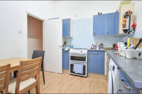 3 bedroom flat to rent, Rutland Park, London NW2