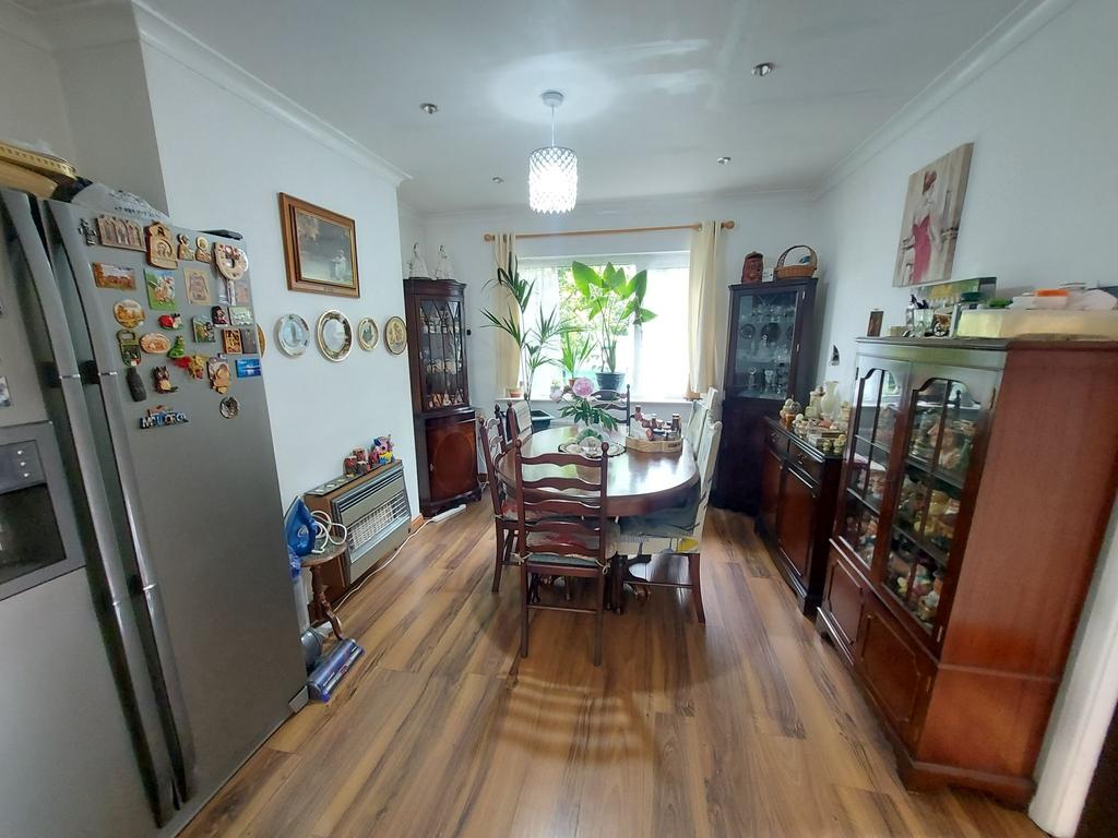 Photograph 4