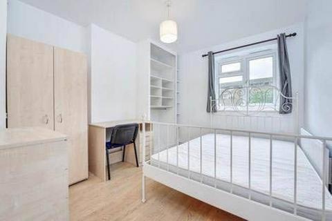 3 bedroom flat to rent, Beckway Street, Walworth, London, SE17