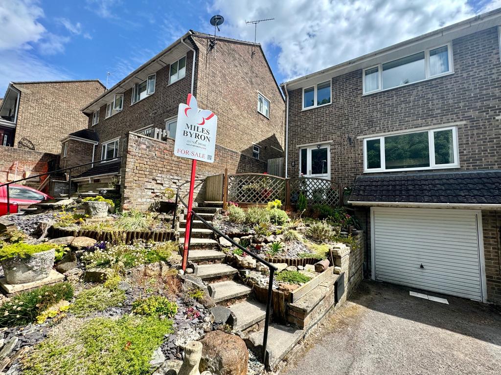 Okus, Old Town, Swindon SN1 3 bed semidetached house for sale £285,000