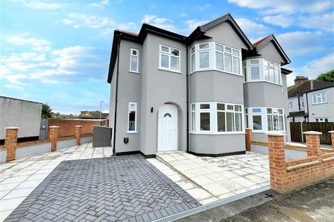 4 bedroom semi-detached house to rent, Horace Avenue, Rush Green