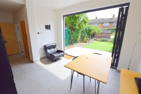 3 bedroom house to rent, Eve Road, Stratford