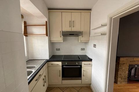 2 bedroom terraced house to rent, Derinton RdLondon SW17 8JB