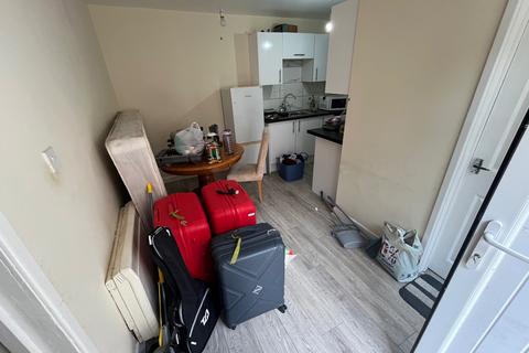1 bedroom flat to rent, 43 Landguard Road, Southampton SO15