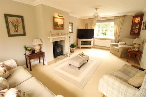 15 Acre Close, Daventry, NN11 0PF