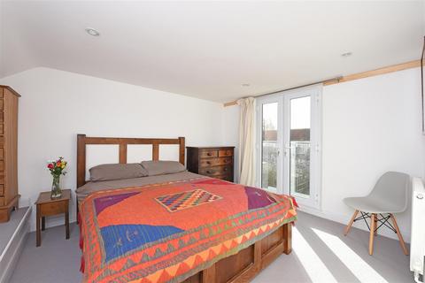 3 bedroom terraced house to rent, Kilmington Road, Barnes, SW13