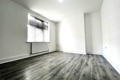 4 bedroom terraced house to rent, Chaucer Street, Leicester