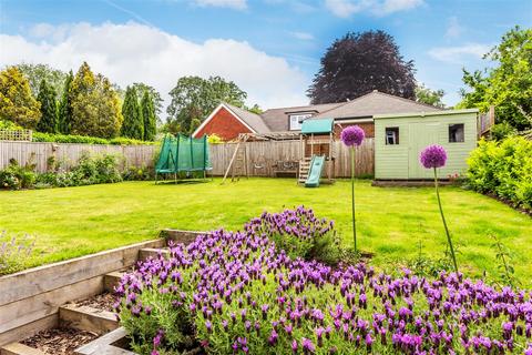 3 The Ridgeway, Fetcham, Leatherhead, KT22 9BA