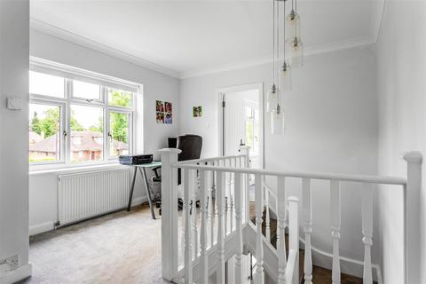 3 The Ridgeway, Fetcham, Leatherhead, KT22 9BA