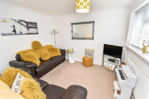 3 bedroom townhouse to rent, Lismore Walk, Corby NN17