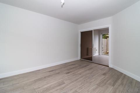 3 bedroom semi-detached house to rent, Fairstone Hill, Oadby, LE2