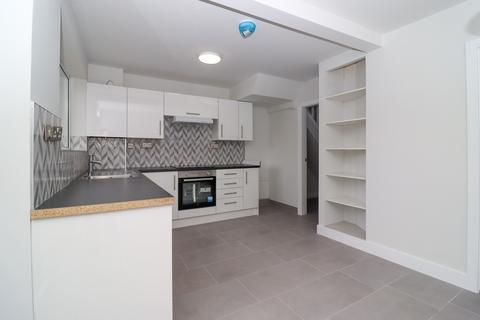 3 bedroom semi-detached house to rent, Fairstone Hill, Oadby, LE2