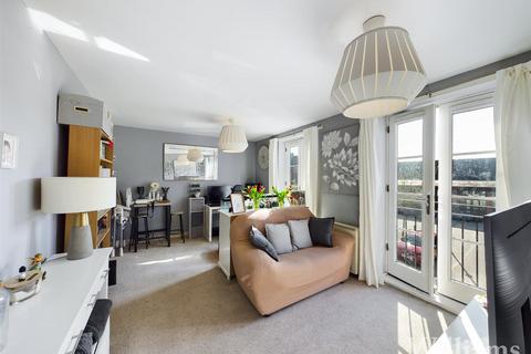 2 bedroom flat for sale, Hampden Square, Aylesbury HP19