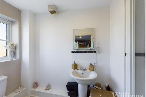 2 bedroom flat for sale, Hampden Square, Aylesbury HP19