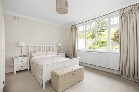 26 Riddlesdown Avenue, Purley, CR8 1JG