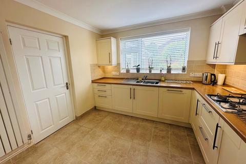 2 bedroom bungalow to rent, Pexhill Drive, Macclesfield