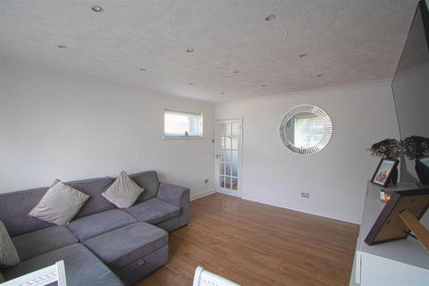 2 bedroom end of terrace house for sale, Salesbury Drive, Billericay CM11