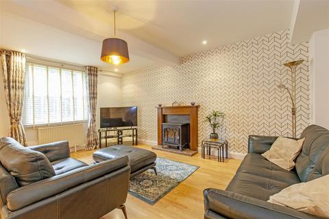 2 bedroom apartment for sale, 15 Ladybower Lodge, Bamford, Hope Valley, S33 0BY