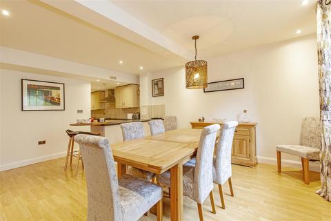 2 bedroom apartment for sale, 15 Ladybower Lodge, Bamford, Hope Valley, S33 0BY