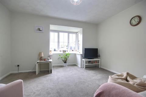 2 bedroom terraced house to rent, Dart Close, St. Ives