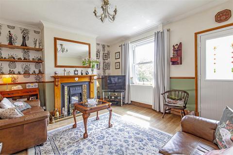 3, Pineapple Cottages Baslow Road, Bakewell, DE45 1AF