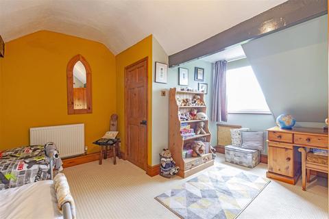 3, Pineapple Cottages Baslow Road, Bakewell, DE45 1AF