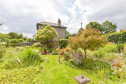 3, Pineapple Cottages Baslow Road, Bakewell, DE45 1AF
