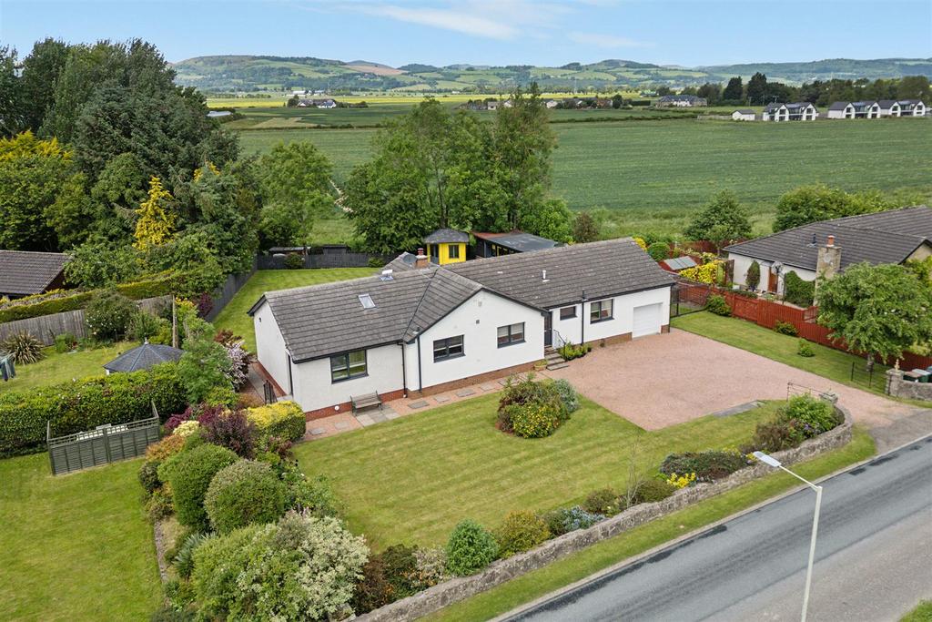 Grange, Errol PH2 4 bed detached bungalow for sale £367,000