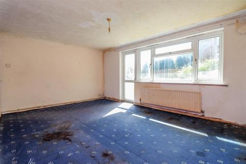 2 bedroom flat for sale, Hardy Close, Horsham