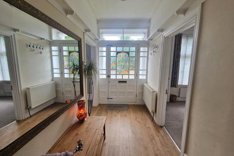 2 bedroom maisonette to rent, Hermon Hill, London E18