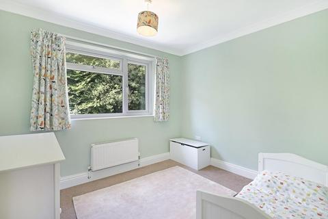 2 bedroom flat for sale, Wimborne Close, Buckhurst Hill IG9