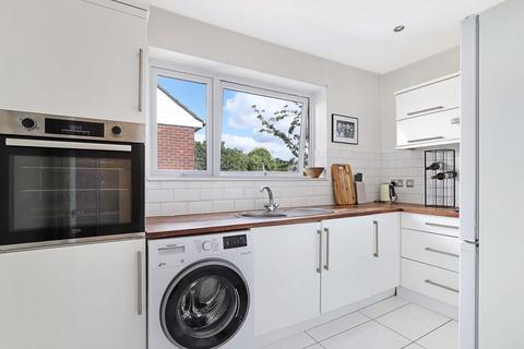 2 bedroom flat for sale, Wimborne Close, Buckhurst Hill IG9