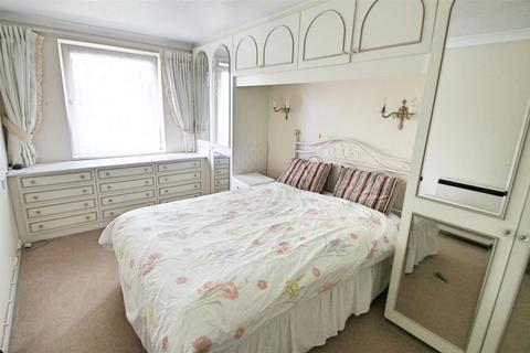 1 bedroom retirement property for sale, Homecedars House, Elstree Road, Bushey WD23