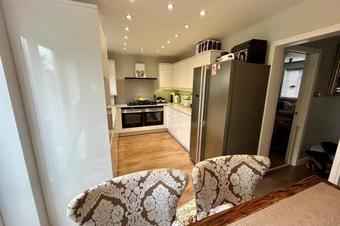 31 Amesbury, Waltham Abbey, EN9 3LH