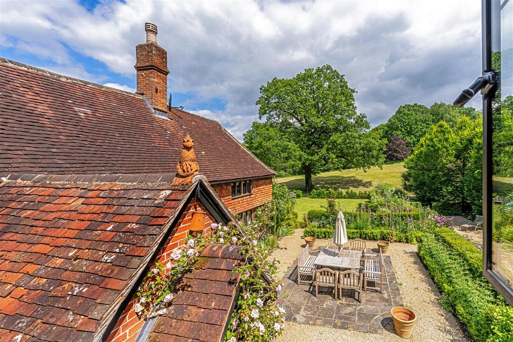 Roundless Cottage, High Button, GU8 6 NR-62.jpg