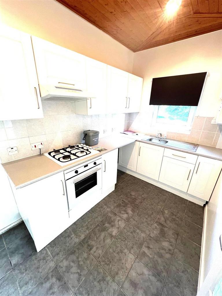 Kitchen 2.jpg