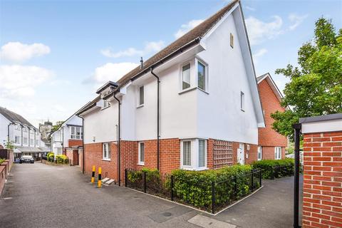 1 bedroom flat for sale, Latimer Street, Romsey Town Centre, Hampshire