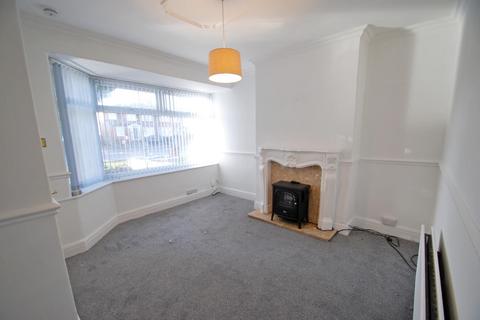 3 bedroom semi-detached house to rent, Manchester Road, Bury BL9