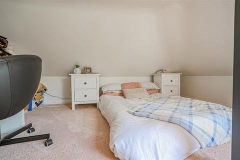 2 bedroom flat for sale, Lawn Lane, Hemel Hempstead, HP3