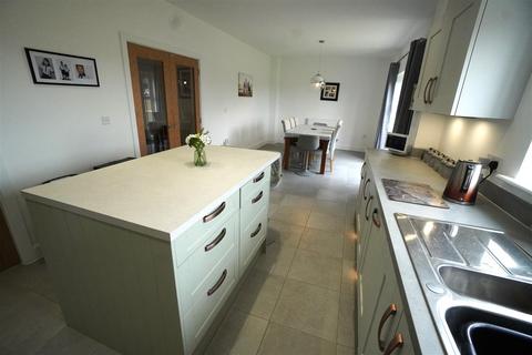 4 bedroom detached house for sale, Newham Chase, Howden