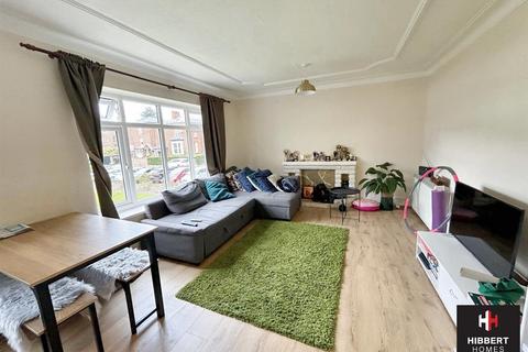 2 bedroom flat for sale, Harewood Court, Sale, M33 3WW