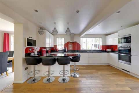 4 bedroom detached house for sale, Rusper Road South, Worthing