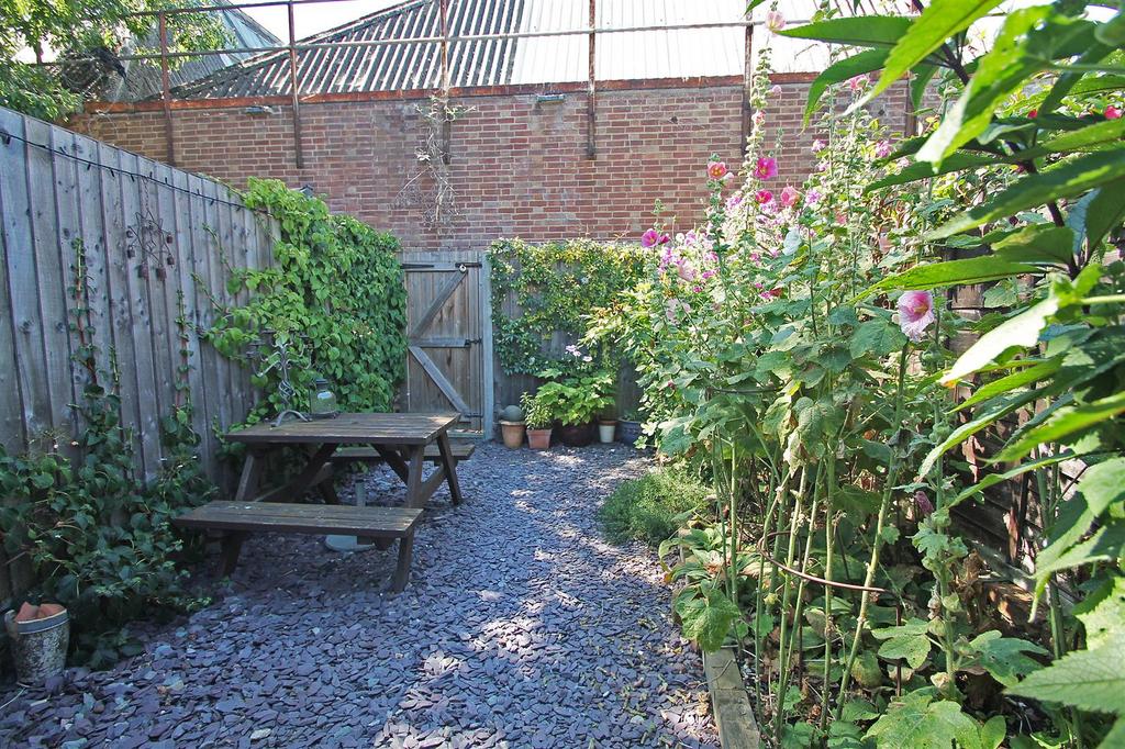 Garden summer.JPG