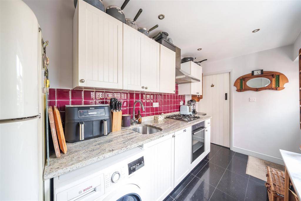 Kitchen h.jpg