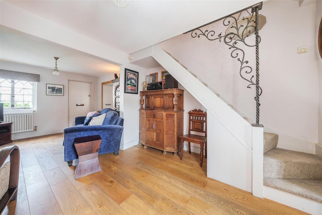 Lounge stairs h.jpg