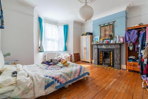 2 bedroom flat for sale, Wingrove Avenue, Fenham, NE4
